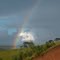 Já me terra catarinense, pela SC 430, um arco-íris para dar mais um colorido à viagem antes do anoitecer  (Foto de Sílvia Schumacher)